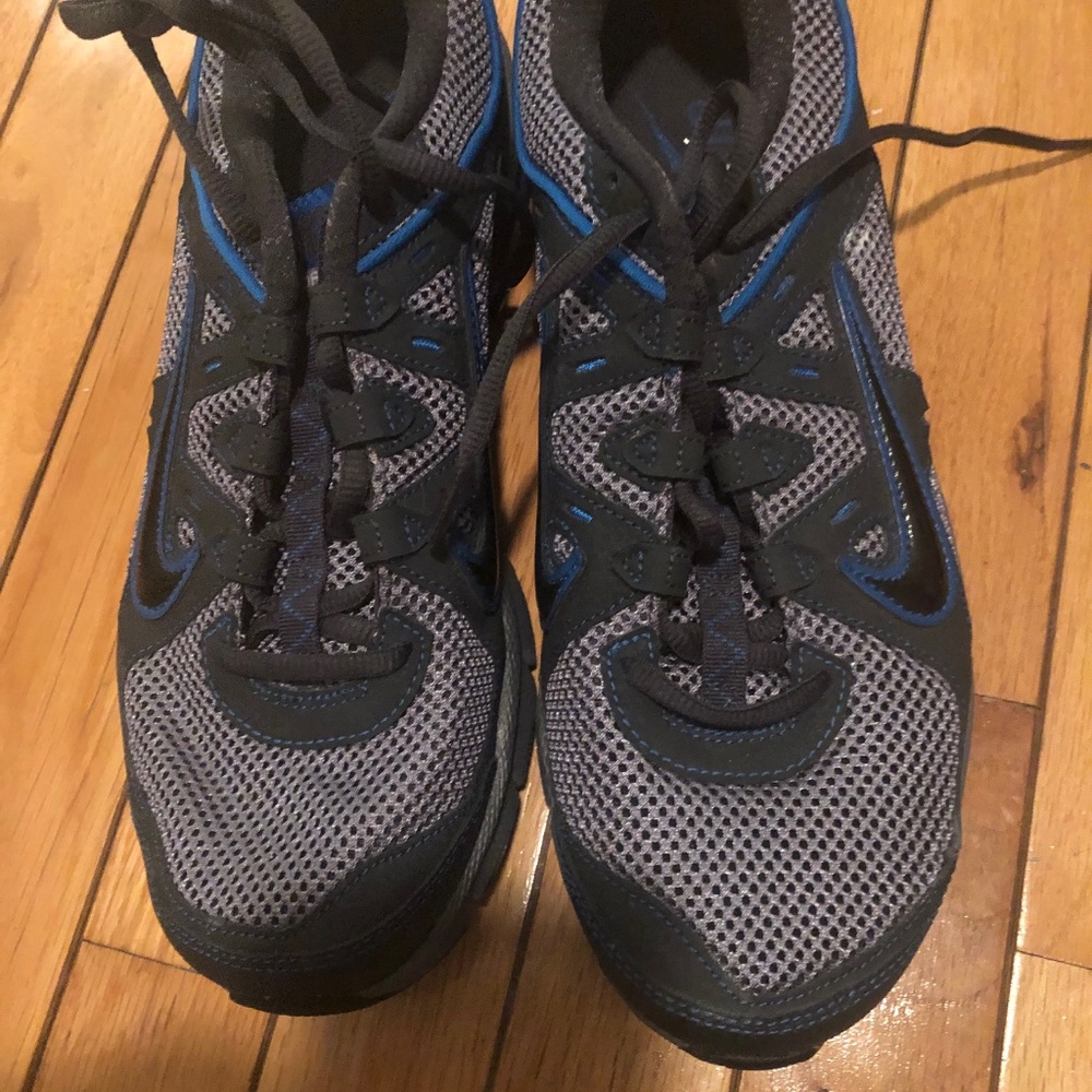NIKE TRAILER SNEAKERS  SIZE 9 MENS NEW